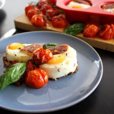 Egg Muffins With Halloumi & Tomatoes