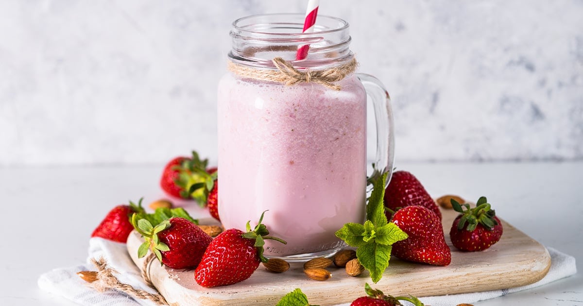 Strawberry Almond & Coconut Smoothie (Vegan, Paleo)