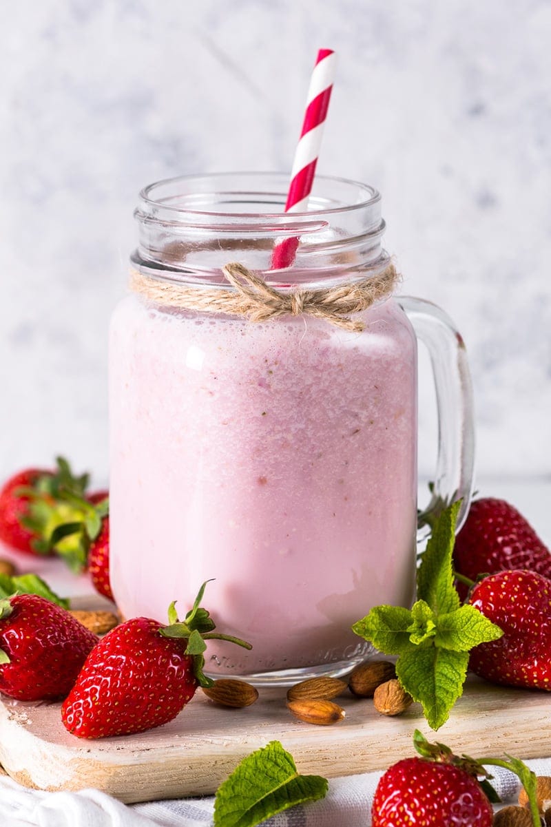 Strawberry Almond Smoothie With Coconut Milk