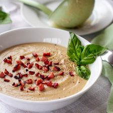 Cauliflower Soup With Crispy Bacon (Paleo, Gluten-free, Dairy-free, Whole30)