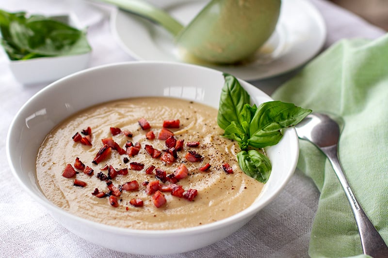 Cauliflower Soup With Crispy Bacon (Paleo, Gluten-free, Dairy-free, Whole30)