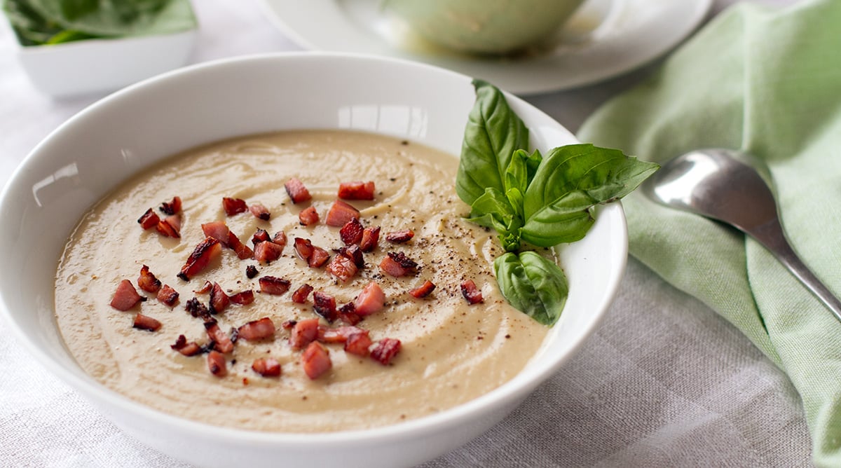 Cauliflower Soup with Crispy Bacon (Paleo, Gluten-free)