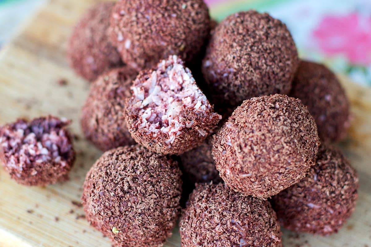 Cherry ripe balls recipe - paleo, vegan, healthy.