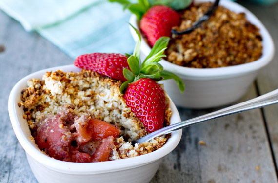 apple strawberry crumble paleo recipe