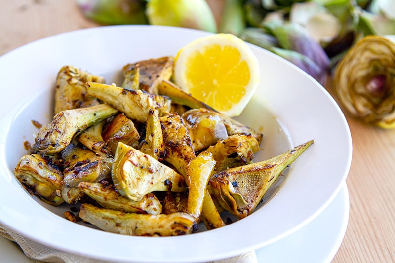 Grilled artichoke hearts with garlic and lemon