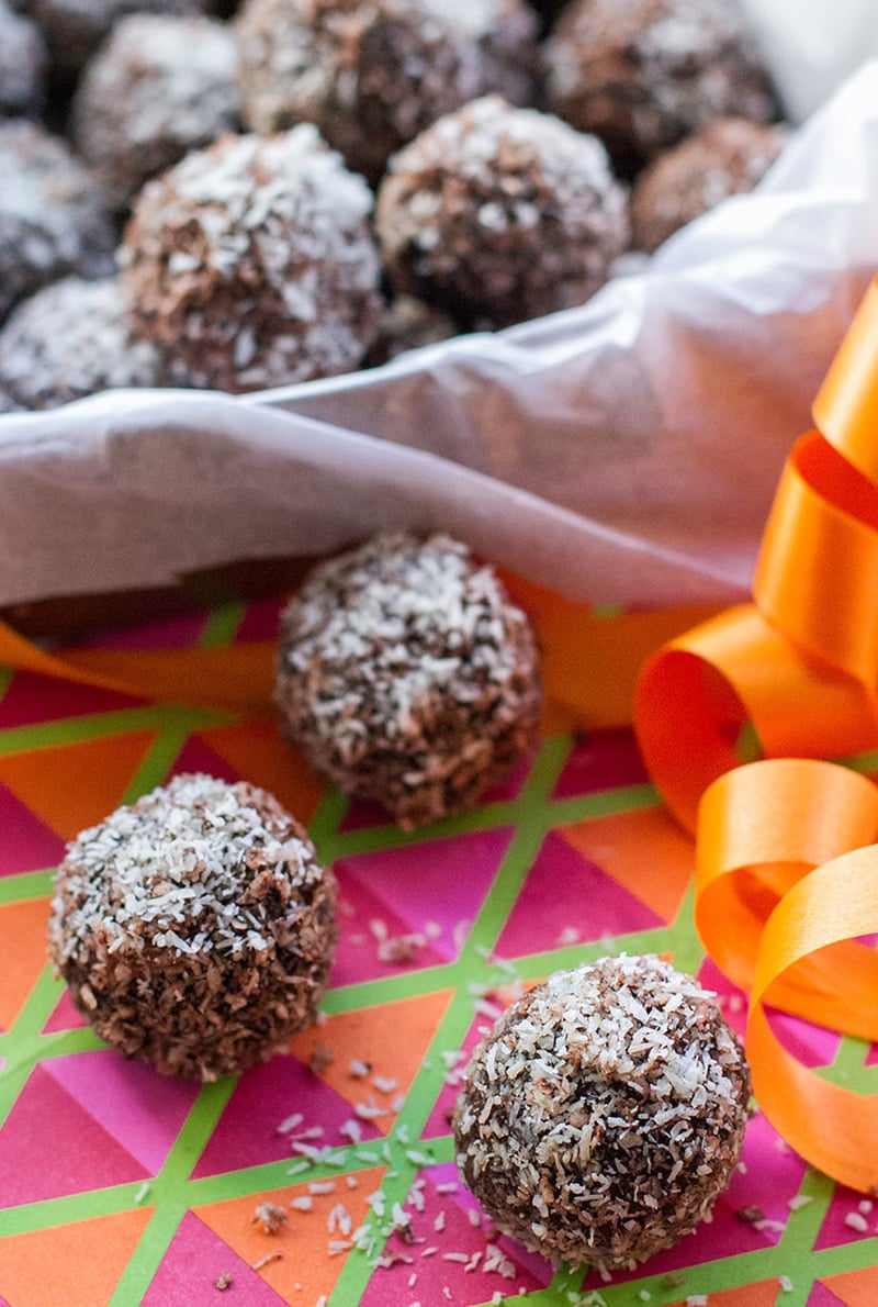 Christmas Rum Balls With Chocolate & Orange (Paleo, Gluten-Fee)