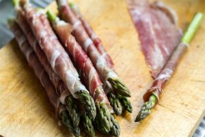 Wrapping asparagus with prosciutto