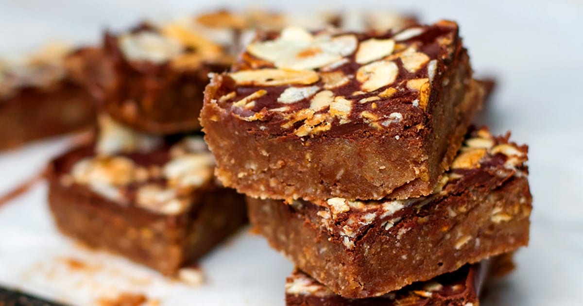 Vegan & Paleo Fudge Slice (Chocolate, Caramel & Almonds)