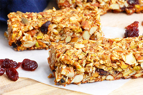 Cherry pistachio granola bars