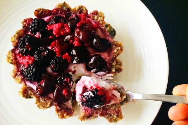 Mixed Berry Tart With Yoghurt (Raw, Vegan, Paleo, Dairy-Free)