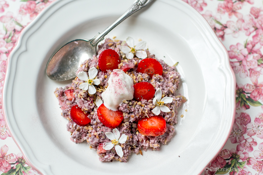 paleo_porridge_with_chia_coconut_strawberries
