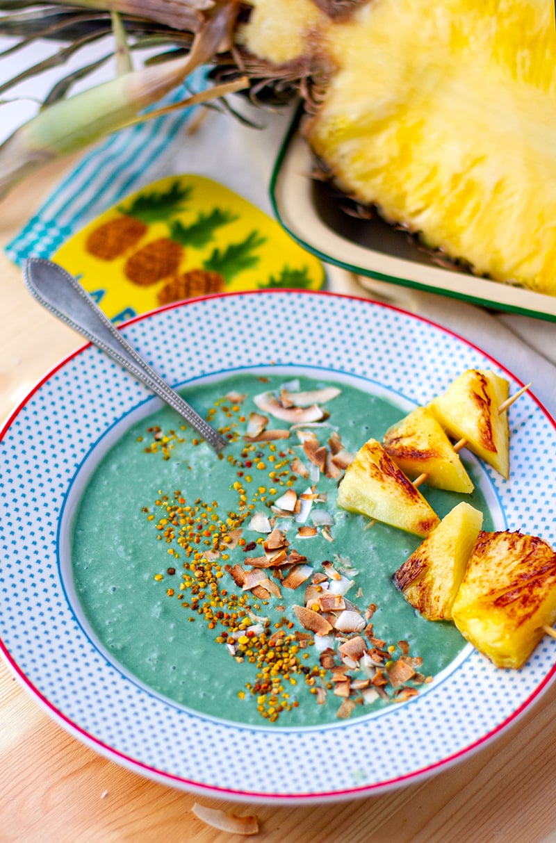 Spirulina Smoothie Bowl With Pineapple & Coconut