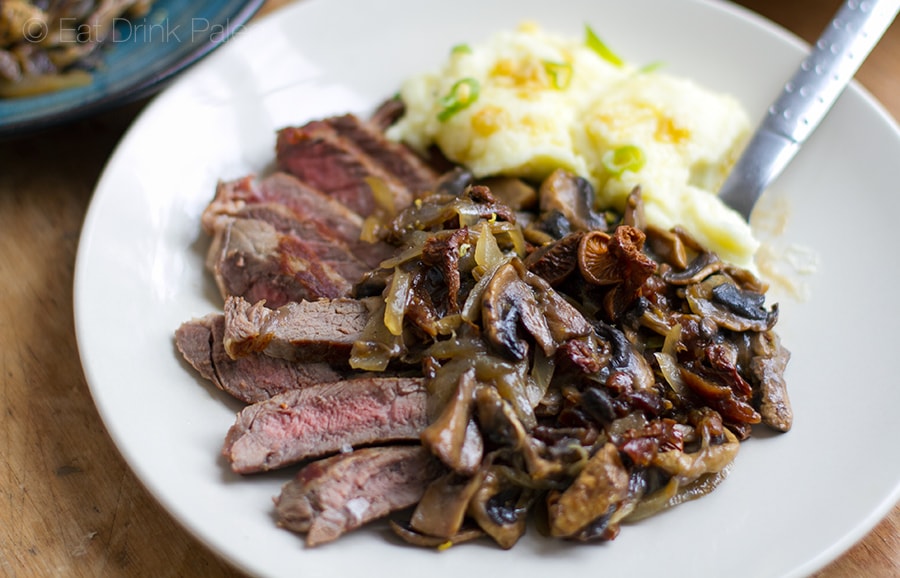 steak_with_mushroom_sauce_recipe_closeup-min