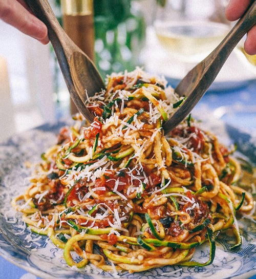 Low-carb zucchini pasta putanesca