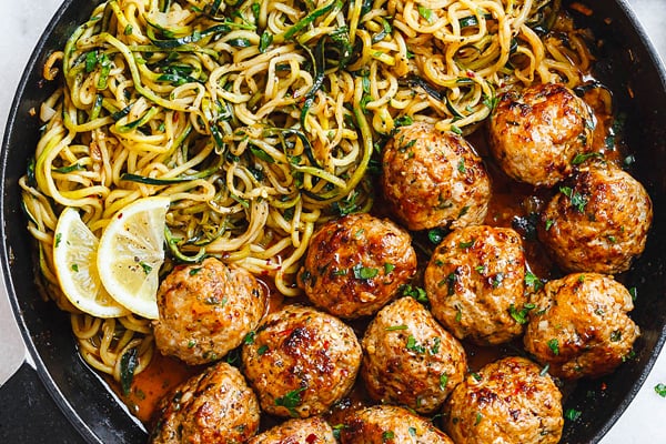 Zucchini noodles with garlic meatballs