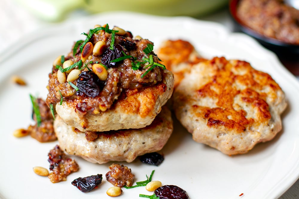 Ground turkey patties with cranberry pesto