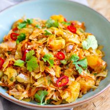 Braised cabbage with potatoes and chilli