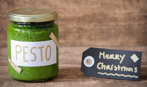 Edible gifts: pesto jars