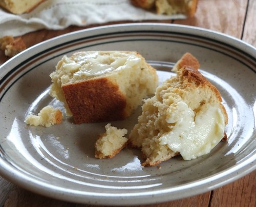 Crusty bread with tapioca flour