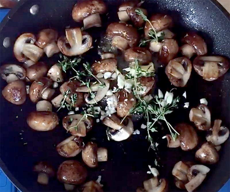 Add garlic, thyme and seasoning to mushrooms