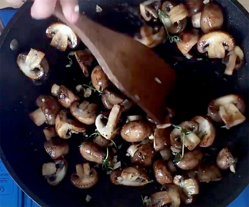 How to make garlic mushrooms with lemon and thyme