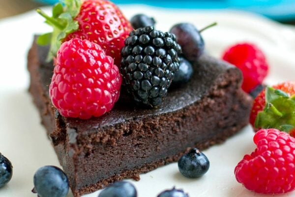 Paleo Chocolate Cake Recipe (5 Ingredients, Nut-Free, Keto)