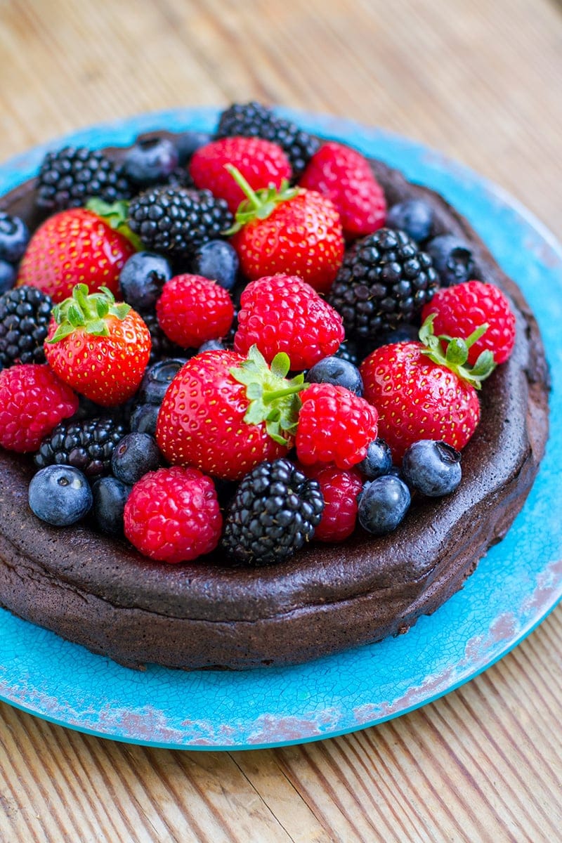 Gluten-Free Flourless Chocolate Cake (5-Ingredients).