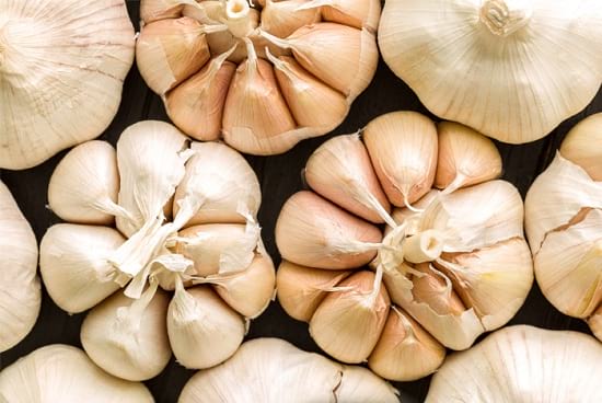 paleo foods to fight a cold: garlic
