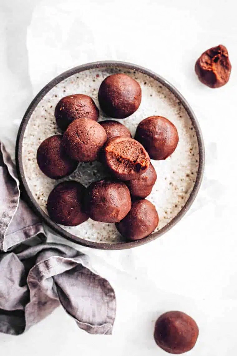 Peanut butter bliss balls protein vegan