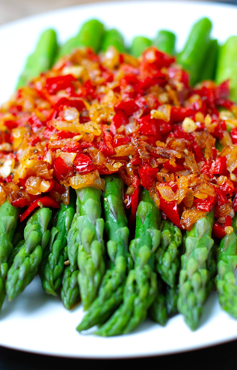 Bell peppers and onions sofrito over asparagus