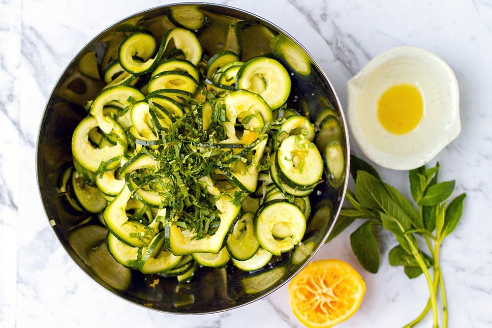 How to make raw zucchini salad 