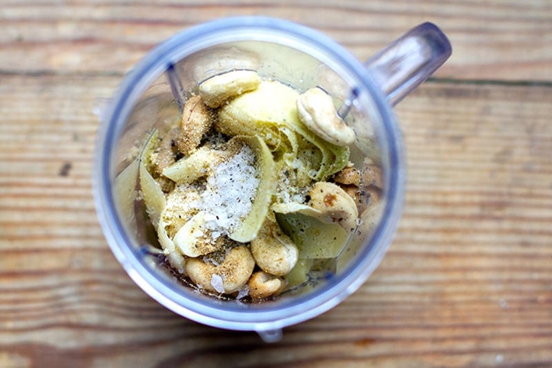 Making artichoke sauce