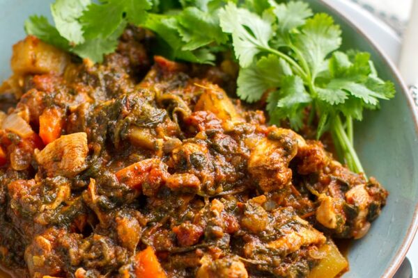Paleo Friendly Moroccan Chicken Stew With Spinach & Sun-Dried Tomatoes | #paleo #stew #chicken #moroccan