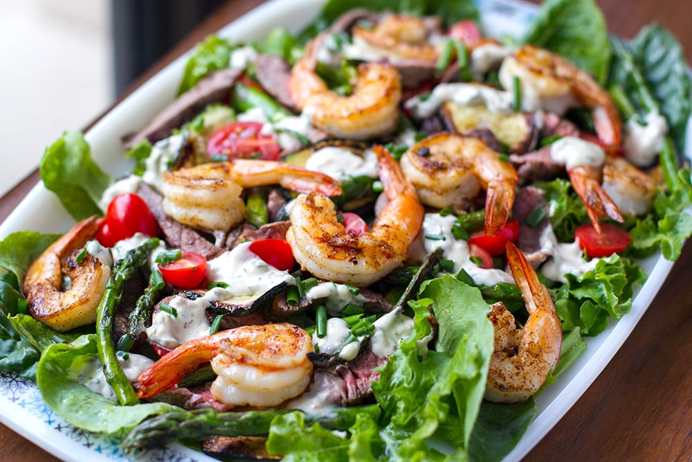 Surf & Turf Salad With Grilled Steak, Prawns and Creamy Garlic Dressing (Paleo, Whole30, Gluten-free, Keto)