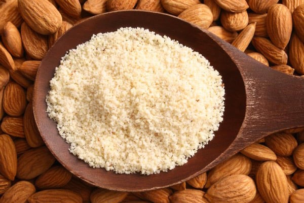 Paleo flour alternatives: almond meal or almond flour