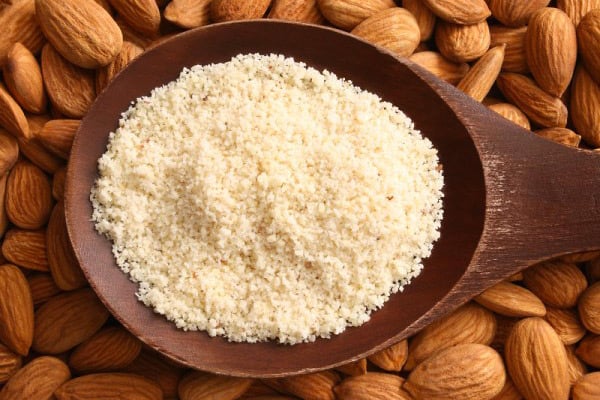 Paleo flour alternatives: almond meal or almond flour