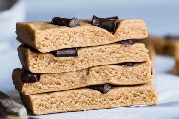 Chewy egg white protein bars