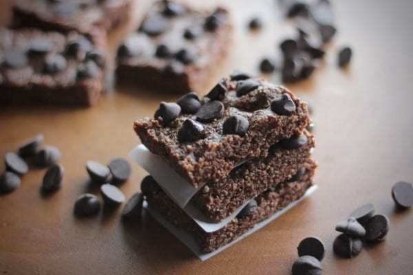 No bake chocolate protein bars