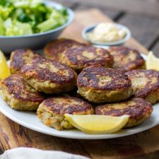 Sardine fishcakes with garlic aioli and green salad