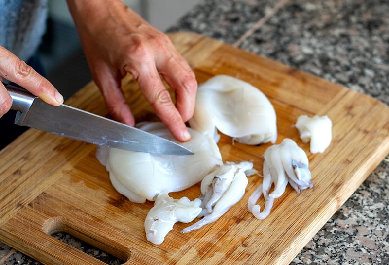 How to prepare whole squid for grilling