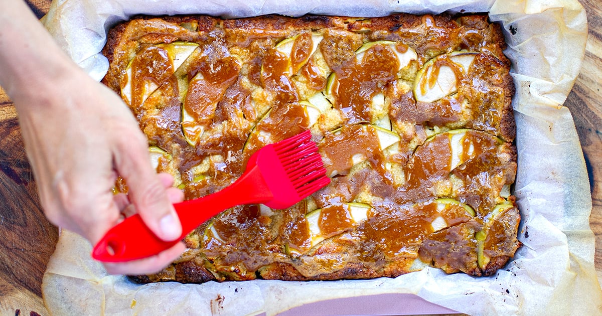 Apple Slice With Nut Butter Maple Drizzle (GlutenFree, LowCarb)