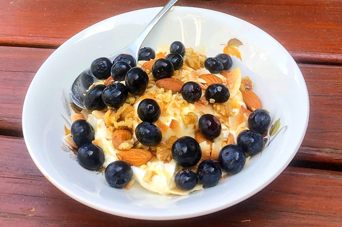 Granola with yoghurt and berries