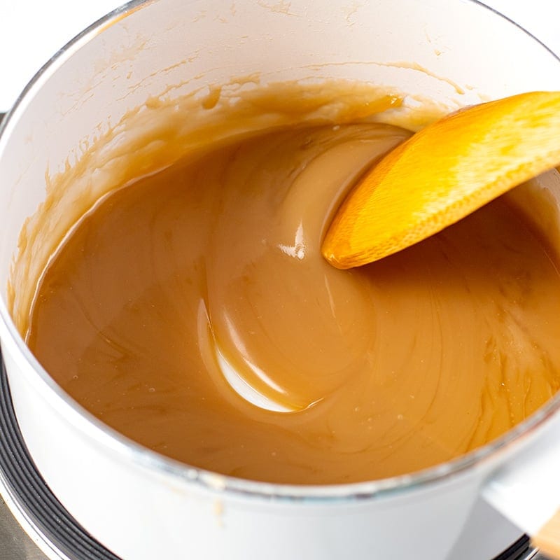 Paleo caramel sauce with coconut milk (making)