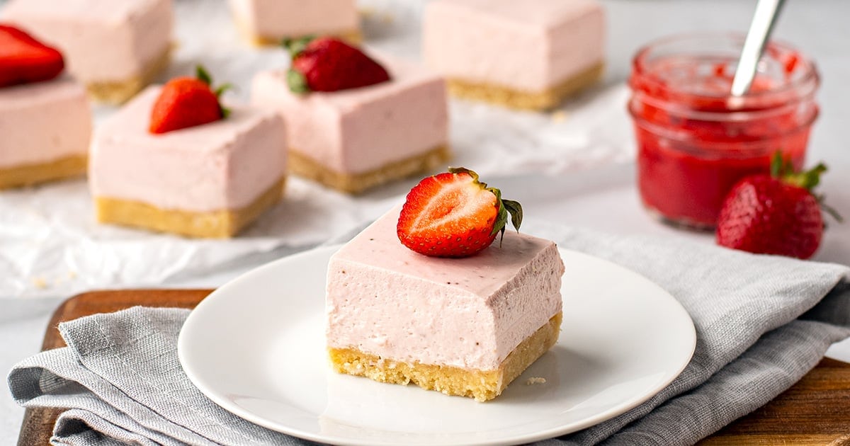 No-Bake Strawberry Cheesecake Bars
