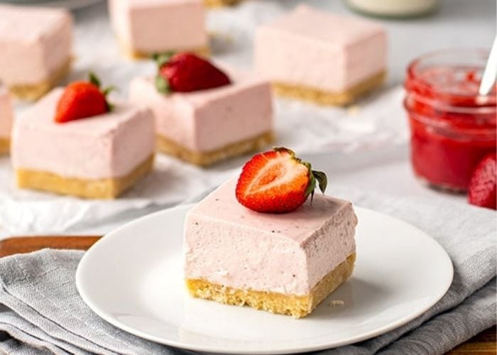 No Bake Strawberry Cheesecake Bars