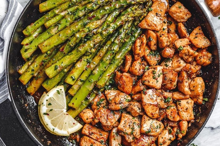 Keto skillet with Chicken bites and lemon asparagus