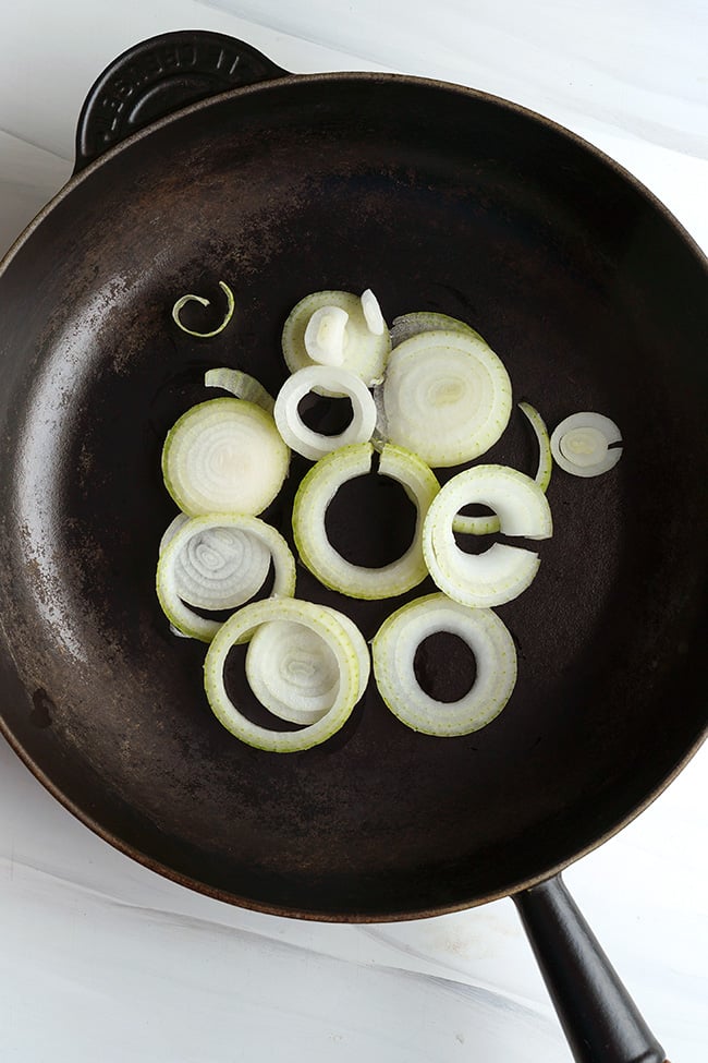 Grilled onions for burgers