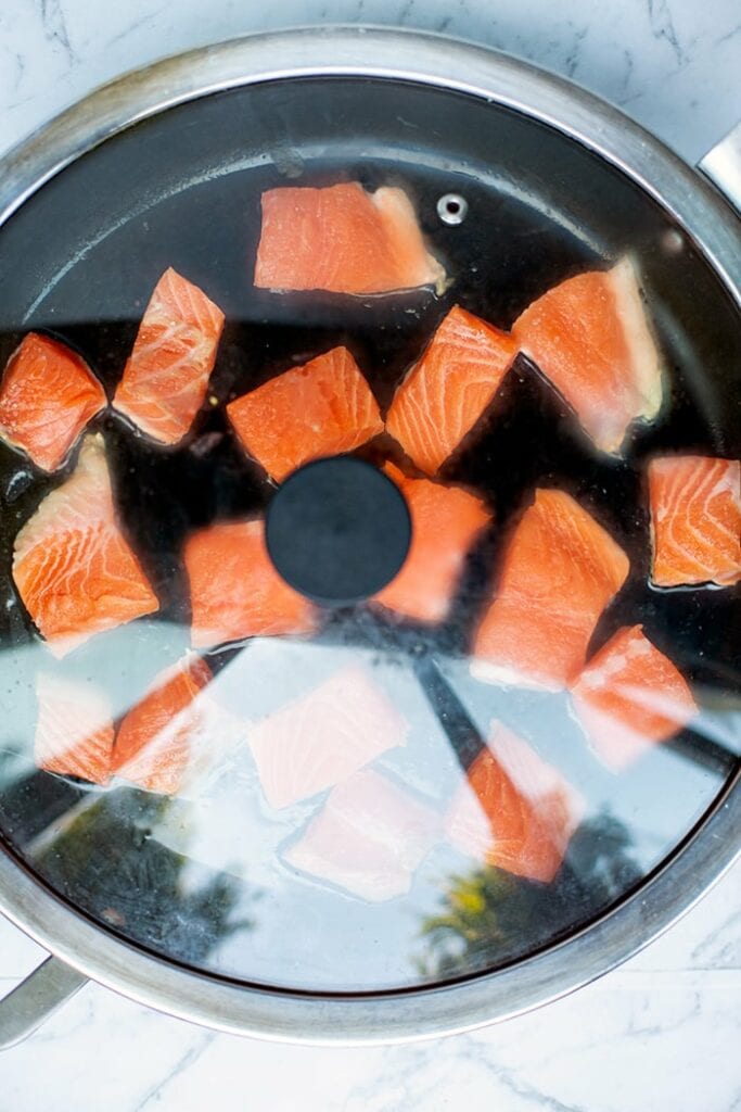 Frying salmon with the lid on