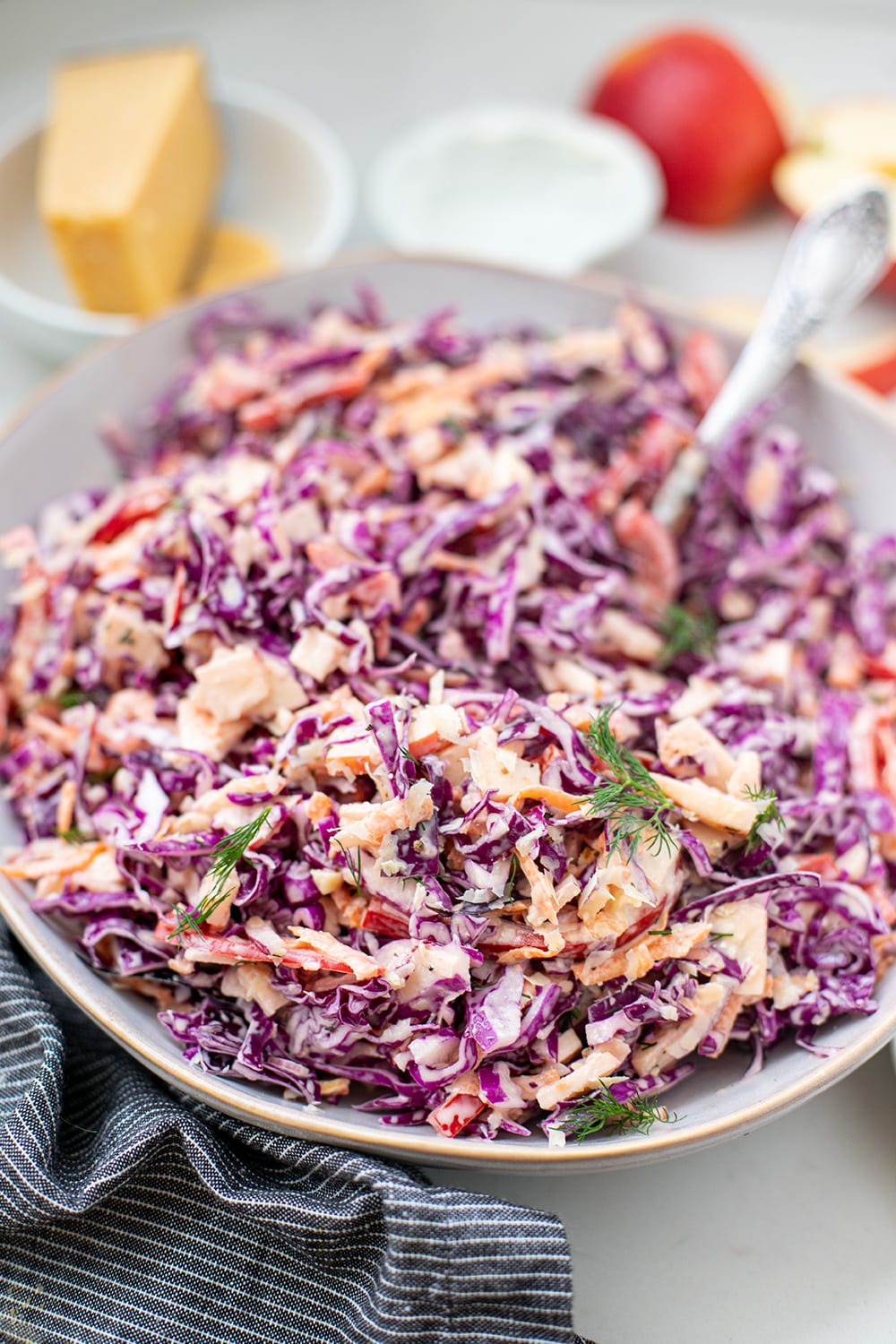 Recipe for red cabbage coleslaw with apple and Parmesan