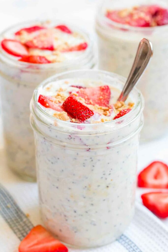 Strawberry Cheesecake Overnight Oats (High-Protein)